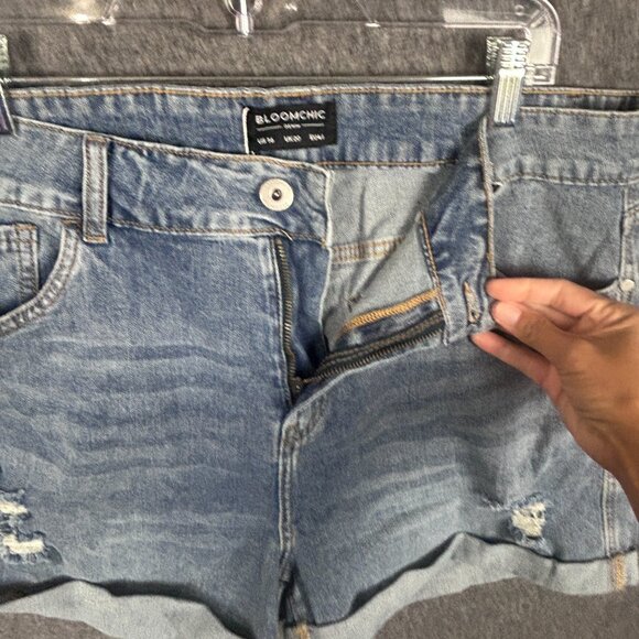 BloomChic Denim Shorts Womens 16 Blue Distressed Rolled Hem Mid Rise Stretch Poc - Picture 11 of 16
